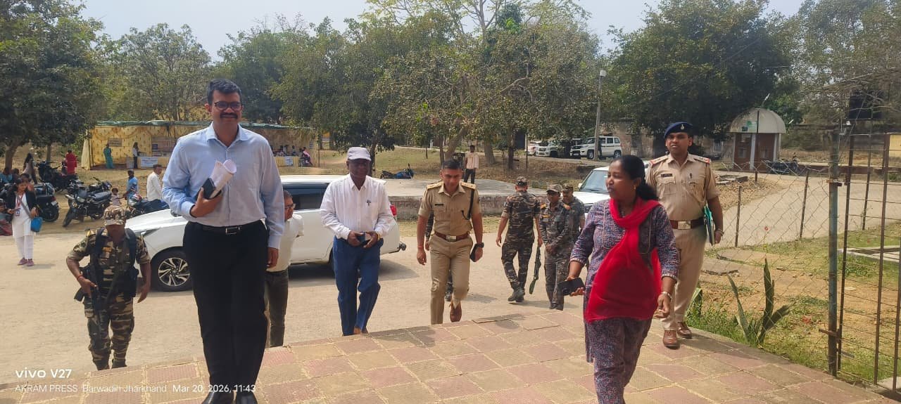 ईद,सरहुल व रामनवमी को लेकर लातेहार प्रशासन अलर्ट,मनिका में बैठक और बरवाडीह में तैयारियों का जायजा ईद,सरहुल व रामनवमी को लेकर लातेहार प्रशासन अलर्ट,मनिका में बैठक और बरवाडीह में तैयारियों का जायजा