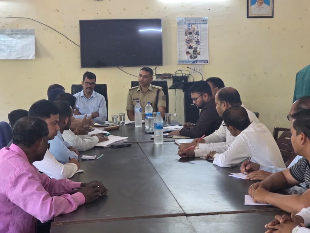 ईद,सरहुल व रामनवमी को लेकर लातेहार प्रशासन अलर्ट,मनिका में बैठक और बरवाडीह में तैयारियों का जायजा
