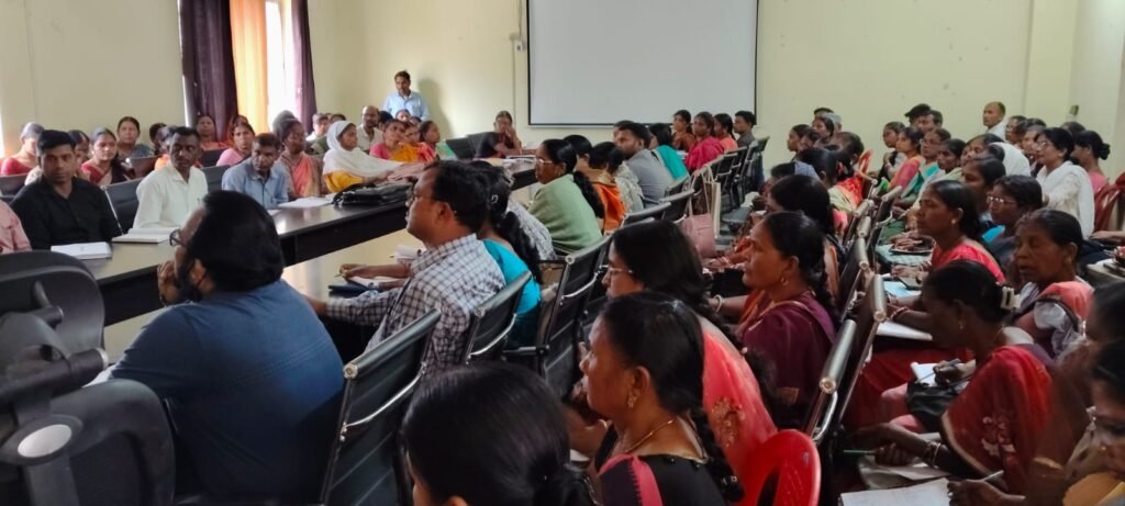 लातेहार में बीएलओ को मिला विशेष प्रशिक्षण, मतदाता सूची अद्यतन व मैपिंग कार्य पर जोर लातेहार में बीएलओ को मिला विशेष प्रशिक्षण, मतदाता सूची अद्यतन व मैपिंग कार्य पर जोर