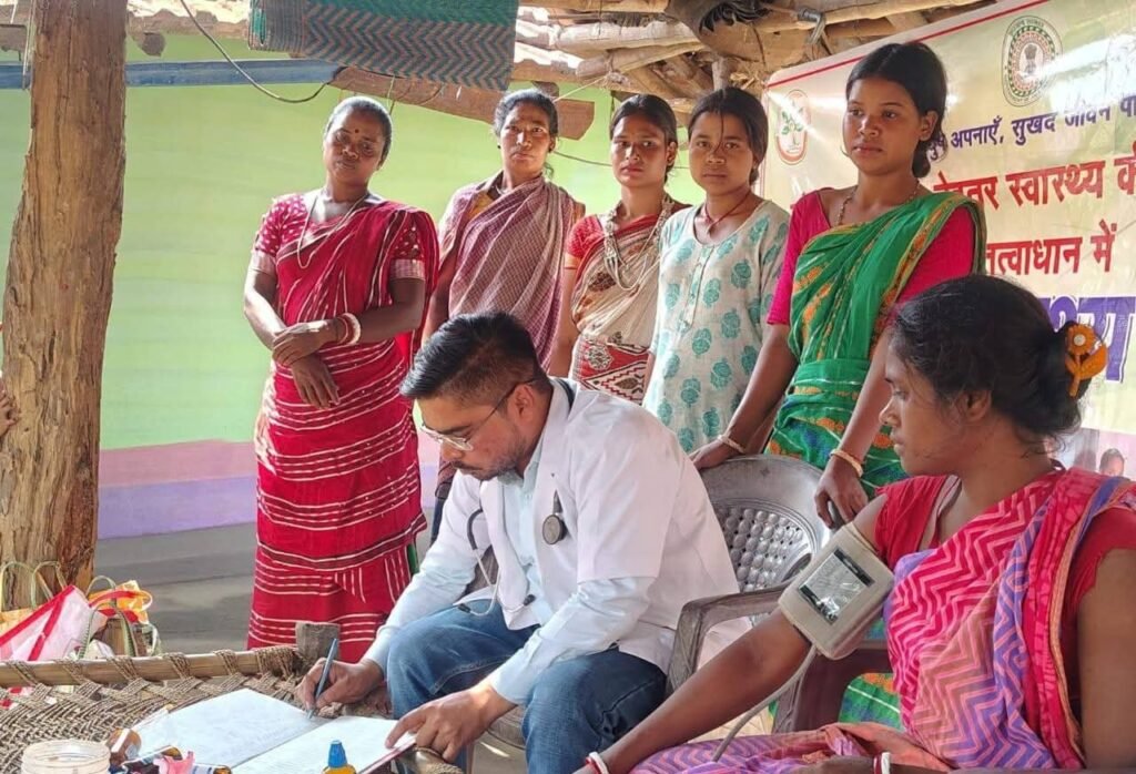 Pakur News:आयुष विभाग की शानदार पहल,निःशुल्क स्वास्थ्य शिविर में 76 लोगों की जांच Pakur News:आयुष विभाग की शानदार पहल,निःशुल्क स्वास्थ्य शिविर में 76 लोगों की जांच
