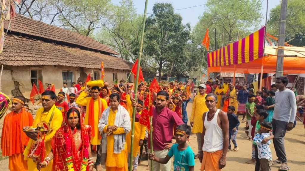 राधाबल्लमपुर में भक्ति,आस्था और उत्साह का अद्भुत संगम,108 महिलाओं की कलश यात्रा से श्रीमद्भागवत कथा का शुभारंभ राधाबल्लमपुर में भक्ति,आस्था और उत्साह का अद्भुत संगम,108 महिलाओं की कलश यात्रा से श्रीमद्भागवत कथा का शुभारंभ