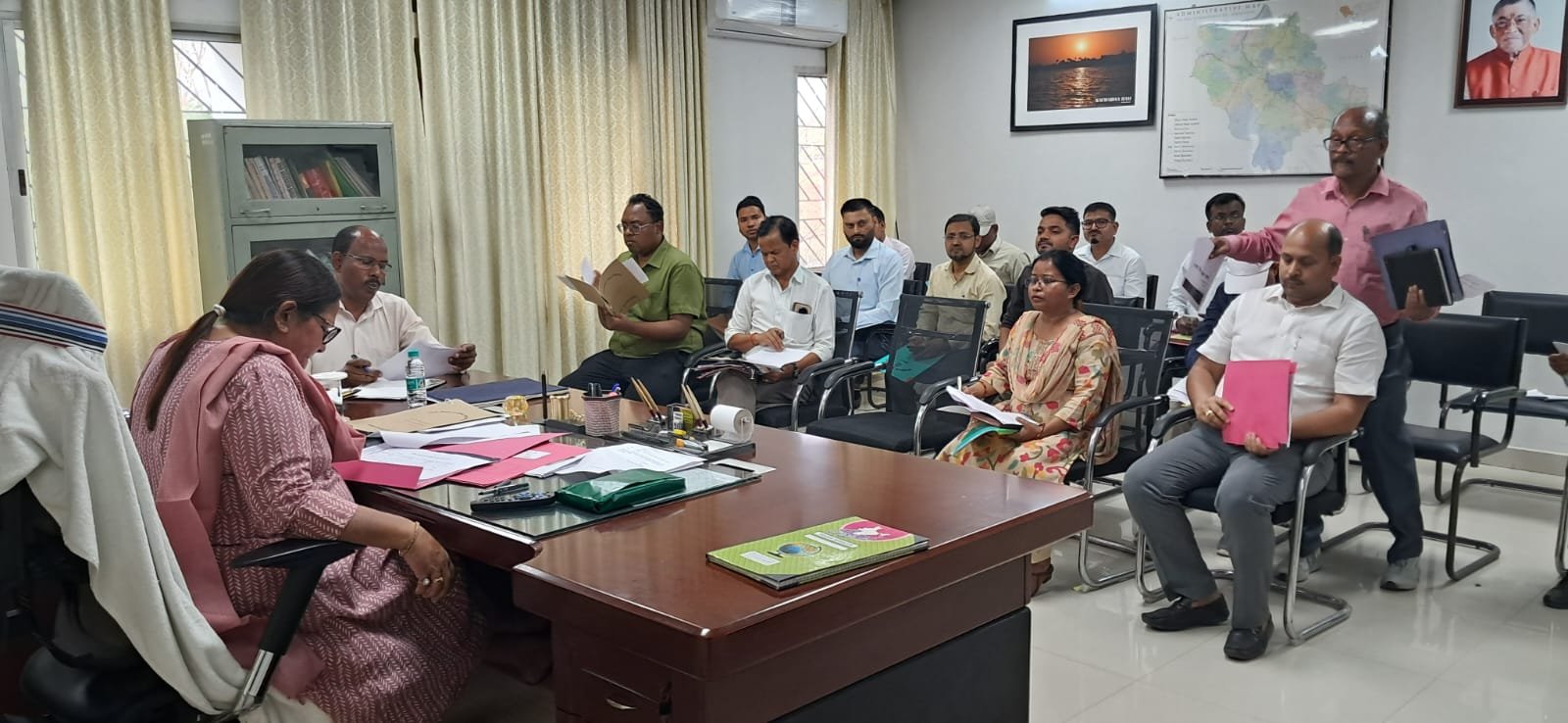 राजस्व संग्रहण में तेजी लाएं: प्रमंडलीय आयुक्त कुमुद सहाय का निर्देश राजस्व संग्रहण में तेजी लाएं: प्रमंडलीय आयुक्त कुमुद सहाय का निर्देश