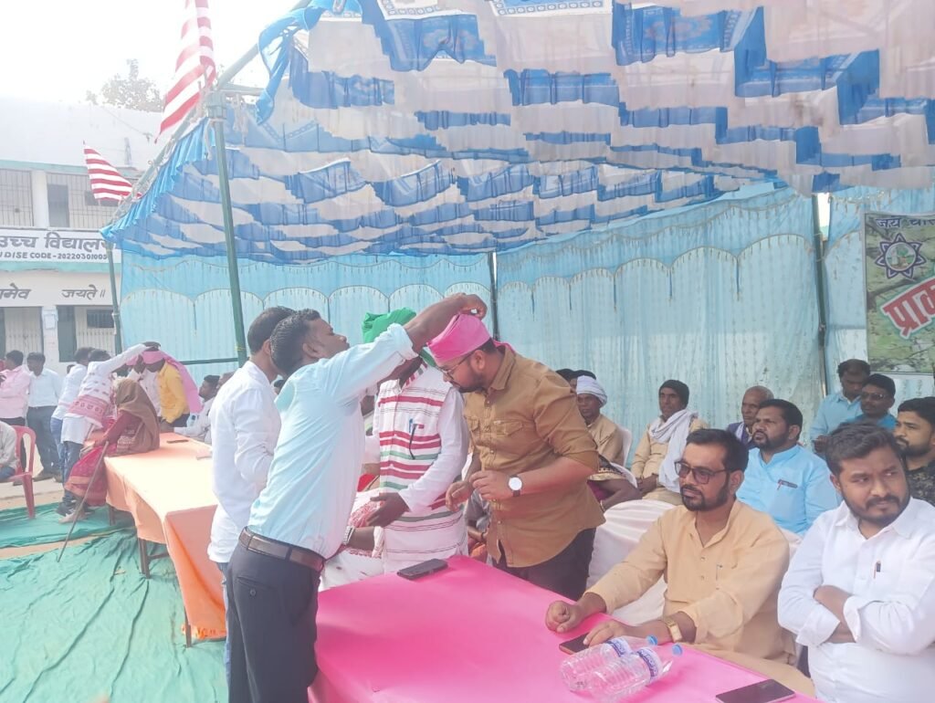 मनिका में धूमधाम से मनाया गया प्रकृति पर्व सरहुल, खोड़हा नृत्य ने बांधा समां