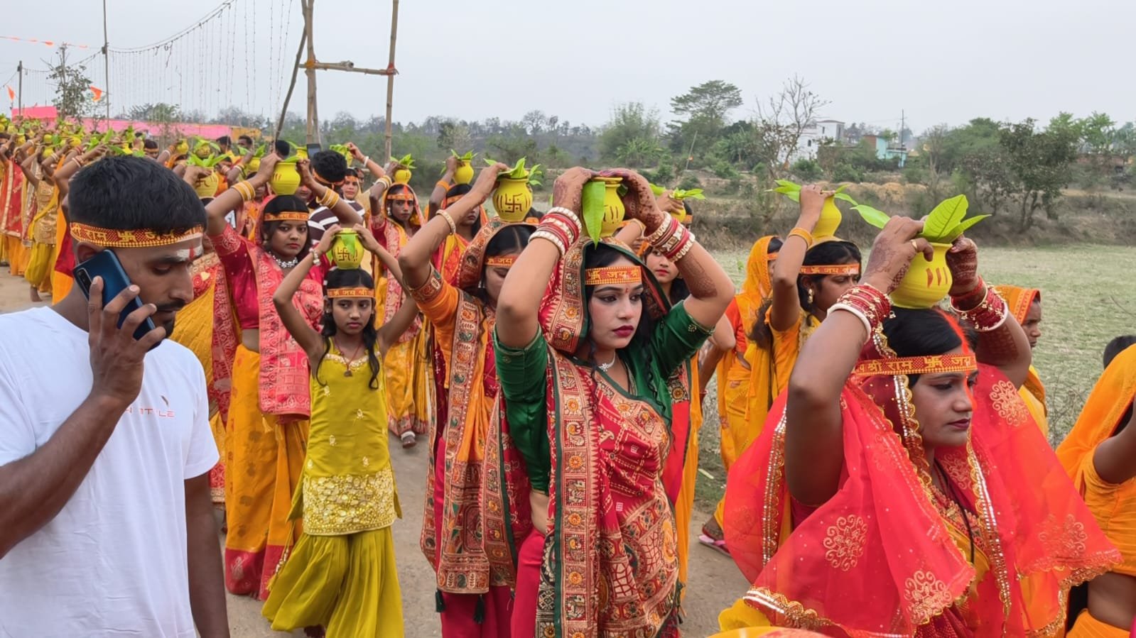 कलश यात्रा के साथ शुरू हुआ हनुमत प्राण प्रतिष्ठा महायज्ञ, सैकड़ों महिलाएं हुईं शामिल