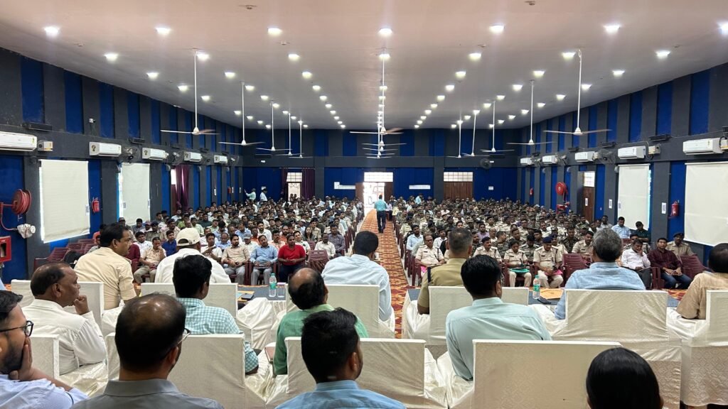 रामनवमी पर्व को शांतिपूर्ण एवं सौहार्दपूर्ण तरीके से संपन्न कराने हेतु टाउन हॉल में संयुक्त ब्रीफिंग आयोजित रामनवमी पर्व को शांतिपूर्ण एवं सौहार्दपूर्ण तरीके से संपन्न कराने हेतु टाउन हॉल में संयुक्त ब्रीफिंग आयोजित