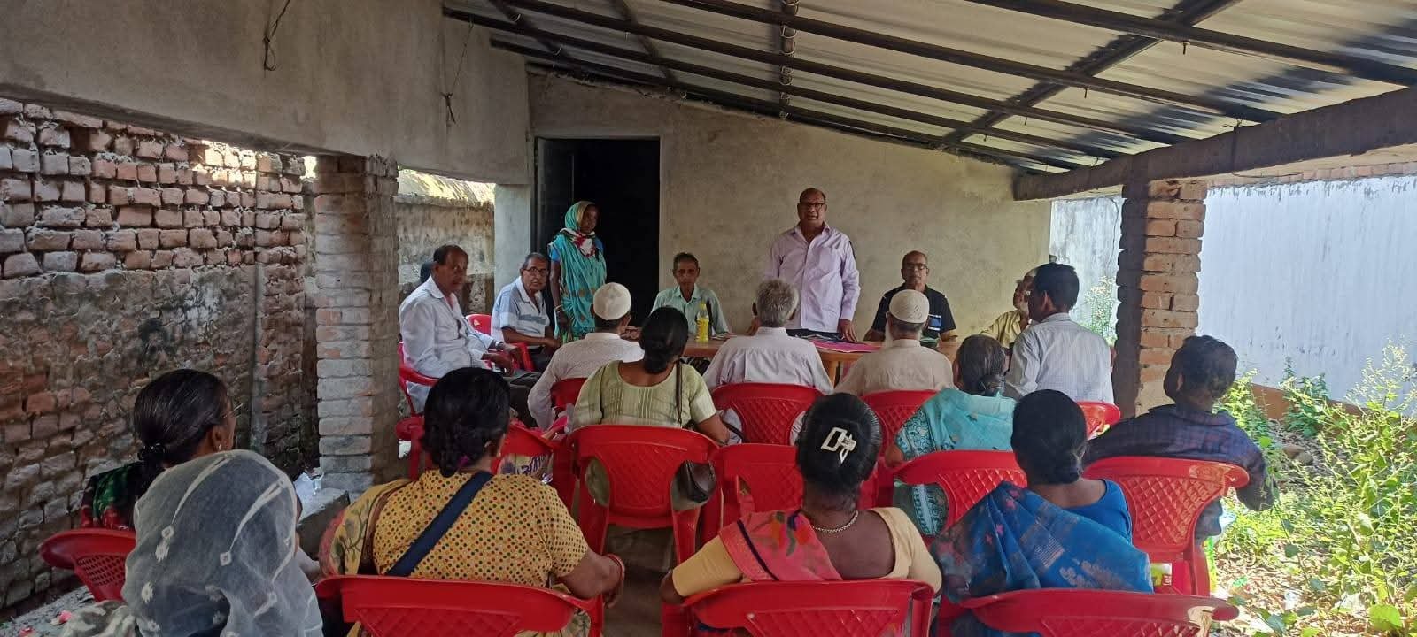 देवीनगर पंचायत में 900 सोनाली मुर्गियों का वितरण,ग्रामीणों के स्वरोजगार को मिली नई उड़ान
