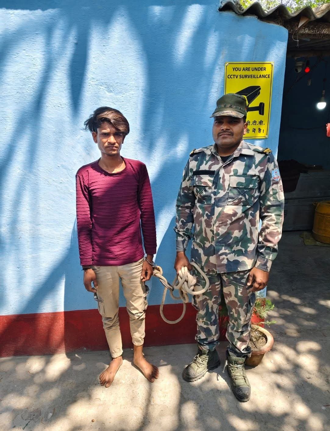पाकुड़ में पुलिस की सख्त कार्रवाई, लंबे समय से फरार आरोपी लालटू शेख गिरफ्तार पाकुड़ में पुलिस की सख्त कार्रवाई, लंबे समय से फरार आरोपी लालटू शेख गिरफ्तार