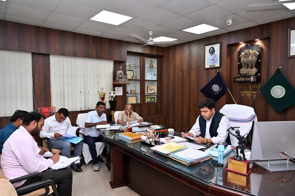 पाकुड़ में बिजली व्यवस्था को लेकर प्रशासन सख्त