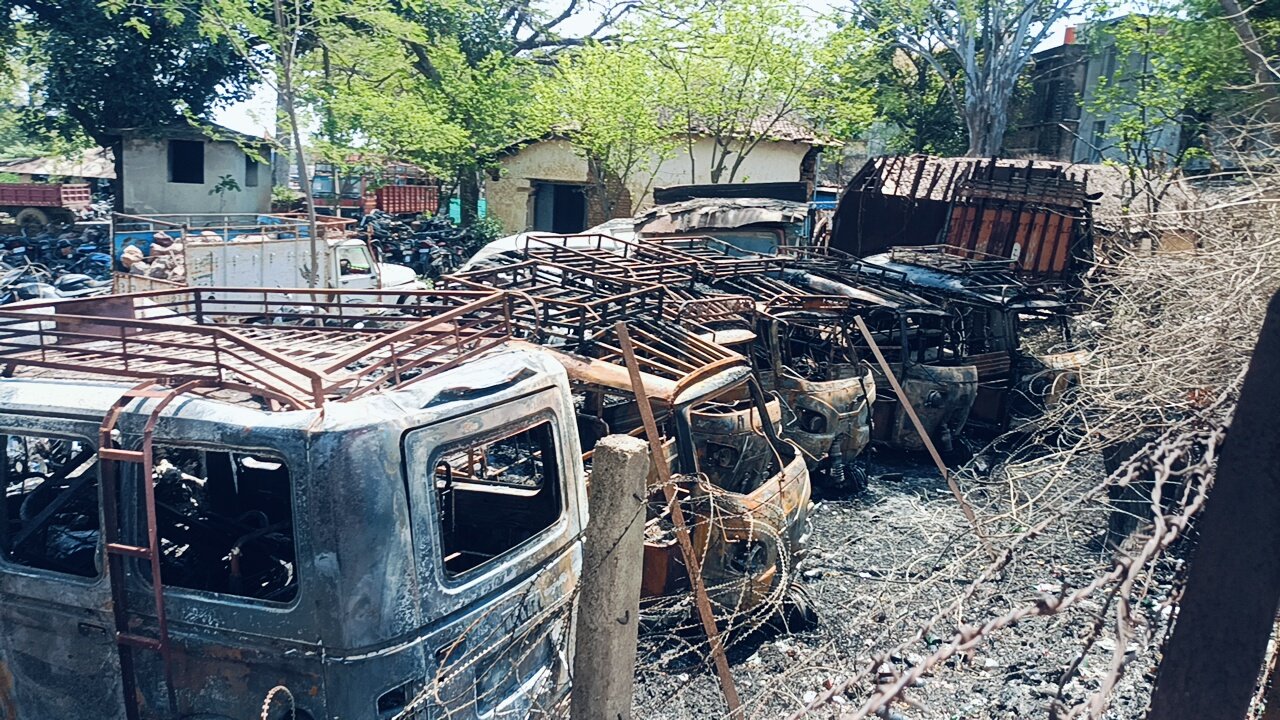 घाघरा थाना के पीछे भड़की भीषण आग, जप्त वाहन खाक—गुमटी जलकर राख, मचा हड़कंप घाघरा थाना के पीछे भड़की भीषण आग, जप्त वाहन खाक—गुमटी जलकर राख, मचा हड़कंप