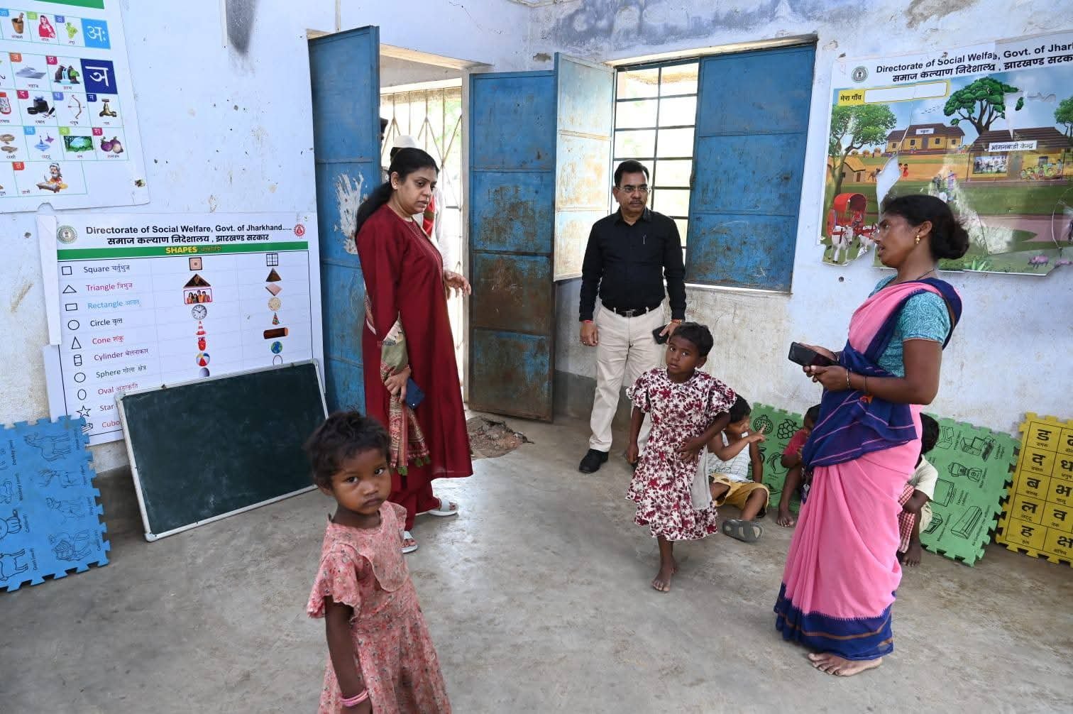 आंगनबाड़ी केंद्रों का उपायुक्त ने किया निरीक्षण, बच्चों की शिक्षा और पोषण पर दिया जोर। आंगनबाड़ी केंद्रों का उपायुक्त ने किया निरीक्षण, बच्चों की शिक्षा और पोषण पर दिया जोर।