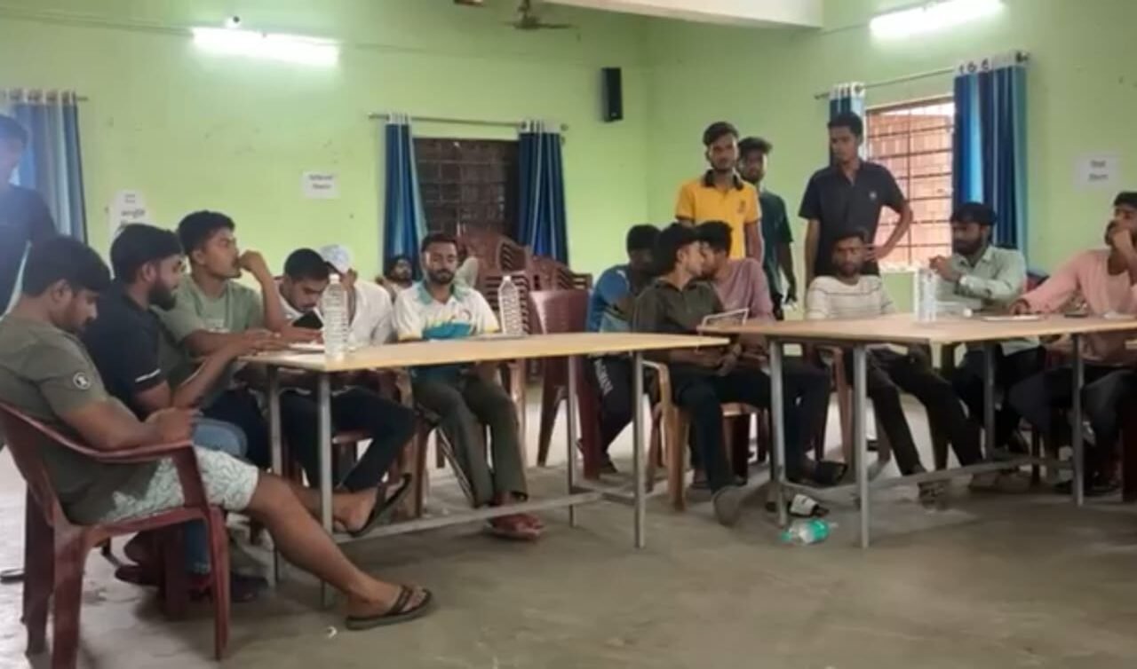 तेनुघाट में JET 2024 परीक्षा शांतिपूर्ण संपन्न, 432 में से 171 परीक्षार्थी हुए शामिल