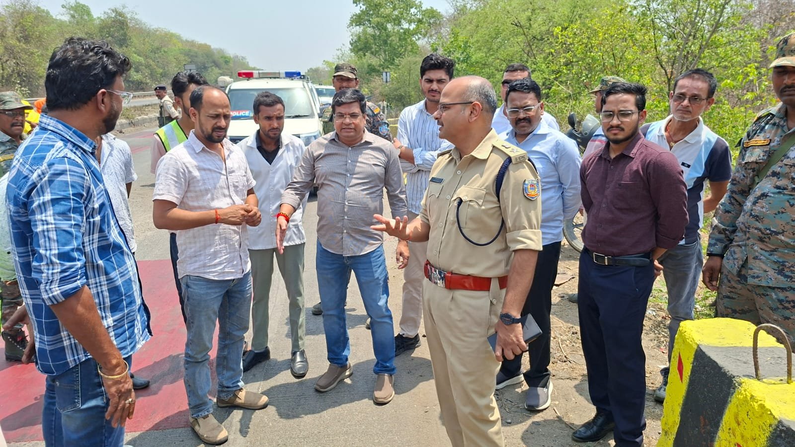 दनुवा घाटी में बढ़ती दुर्घटनाओं पर प्रशासन सख्त, परिवहन पदाधिकारी व NHAI ने किया निरीक्षण दनुवा घाटी में बढ़ती दुर्घटनाओं पर प्रशासन सख्त, परिवहन पदाधिकारी व NHAI ने किया निरीक्षण