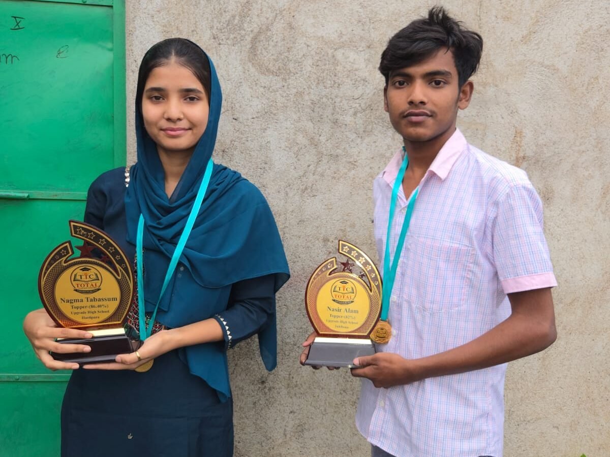 टोटल ट्यूशन सेंटर ने किया मेधावी छात्रों को सम्मानित टोटल ट्यूशन सेंटर ने किया मेधावी छात्रों को सम्मानित