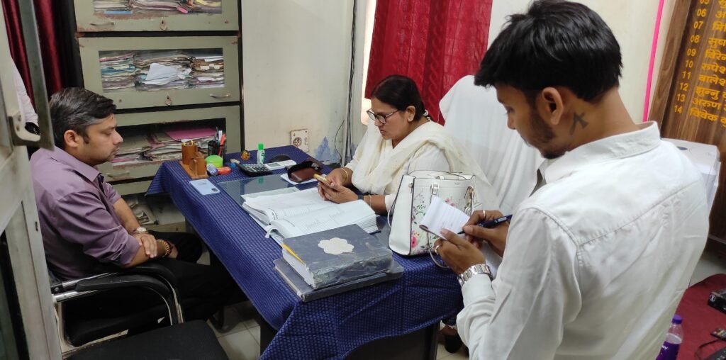 निबंधन व्यवस्था दुरुस्त करते हुए राजस्व बढ़ायें : आयुक्त ने गढ़वा के निबंधन कार्यालय का किया निरीक्षण
