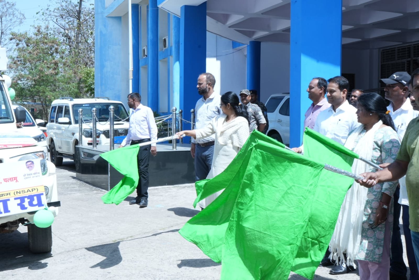 सामाजिक अंकेक्षण को लेकर उपायुक्त ने जागरूकता रथ को किया रवाना सामाजिक अंकेक्षण को लेकर उपायुक्त ने जागरूकता रथ को किया रवाना
