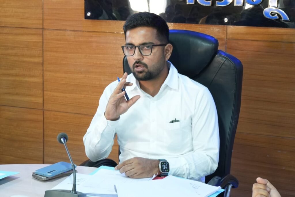 सतबरवा प्रखंड में बड़ा एक्शन: बीडीओ गैरहाजिर, लिपिक निलंबन के निर्देश सतबरवा प्रखंड में बड़ा एक्शन: बीडीओ गैरहाजिर, लिपिक निलंबन के निर्देश