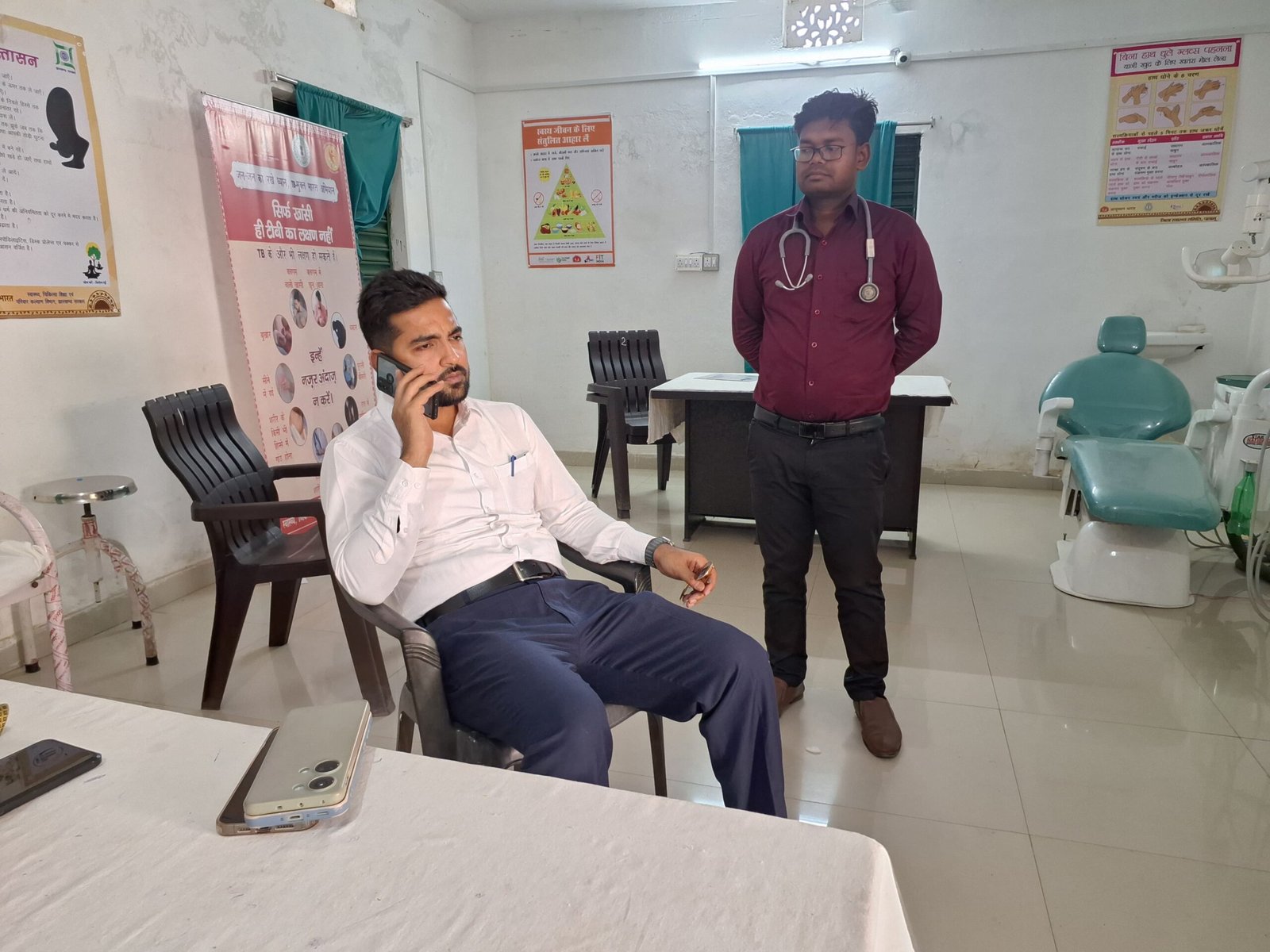 औचक निरीक्षण में सख्त दिखे डीसी,लेटलतीफी पर दो टूक—“या सुधारें कार्यशैली, नहीं तो कार्रवाई तय,गलत जानकारी देने पर लिपिक को कड़ी फटकार