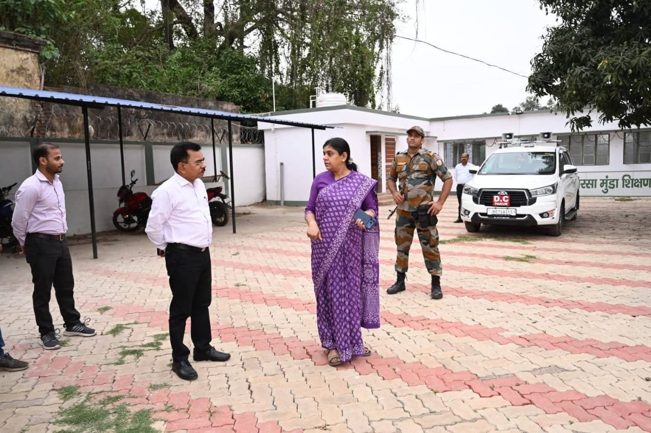 शिक्षा व्यवस्था में लापरवाही नहीं होगी बर्दाश्त, उपायुक्त का सख्त निरीक्षण शिक्षा व्यवस्था में लापरवाही नहीं होगी बर्दाश्त, उपायुक्त का सख्त निरीक्षण