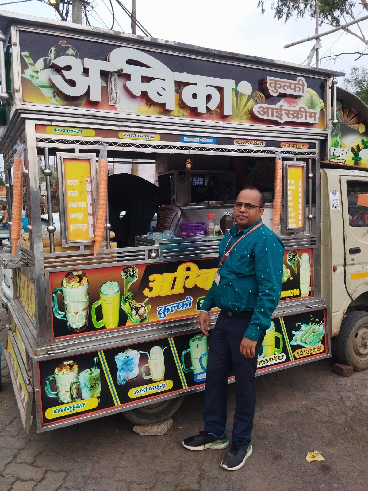 मेदिनीनगर में स्ट्रीट फूड विक्रेताओं का औचक निरीक्षण, अनियमितता पाए जाने पर खाद्य पदार्थ नष्ट