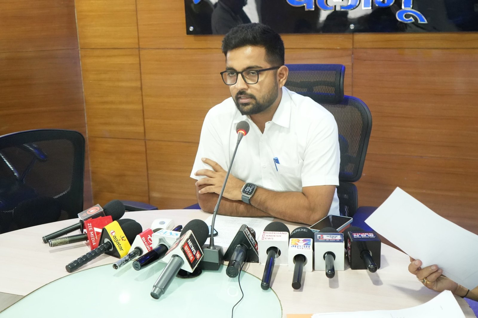 डीसी ने राजस्व विभाग द्वारा किए जा रहे कार्यों की जानकारी ली डीसी ने राजस्व विभाग द्वारा किए जा रहे कार्यों की जानकारी ली