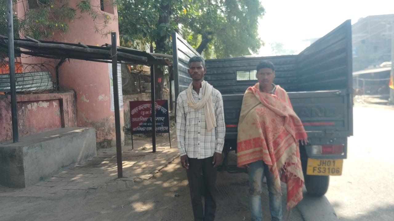 Latehar News:पिता ने धारदार चाकू से की बेटे की हत्या, मनिका पुलिस ने आरोपी को किया गिरफ्तार Latehar News:पिता ने धारदार चाकू से की बेटे की हत्या, मनिका पुलिस ने आरोपी को किया गिरफ्तार