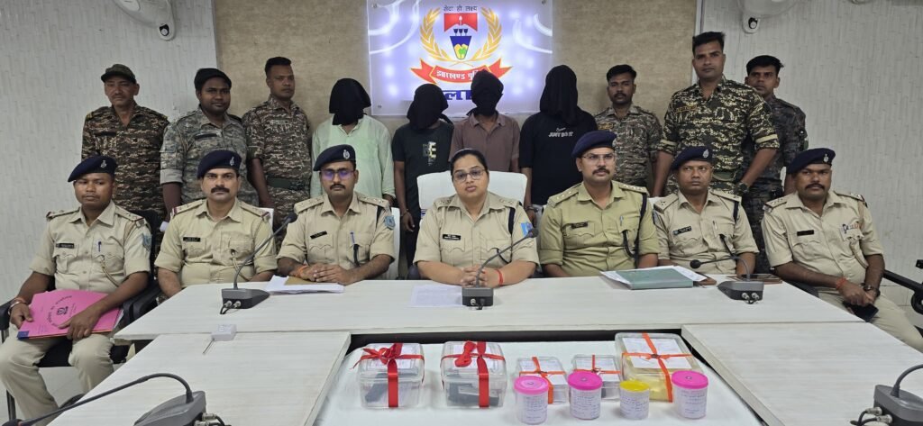 मेदिनीनगर बस स्टैंड रोड गोलीकांड का पुलिस ने किया खुलासा: सुपारी किलिंग में 5 गिरफ्तार, हथियार और नगद बरामद