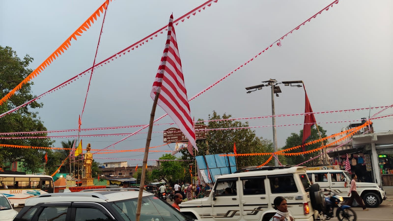 घाघरा में सरहुल आगामी 7 अप्रैल को होगा आयोजित,सरना झंडा और पताका से सजा घाघरा घाघरा में सरहुल आगामी 7 अप्रैल को होगा आयोजित,सरना झंडा और पताका से सजा घाघरा