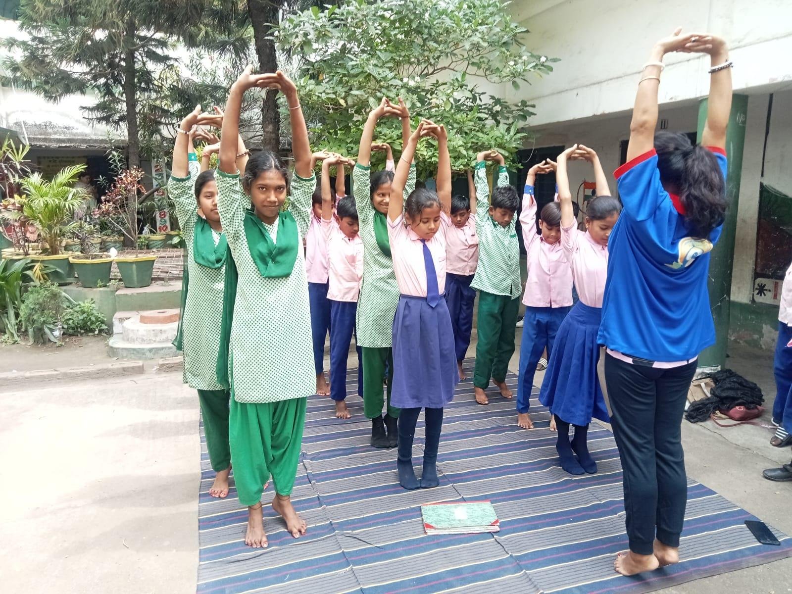 स्वास्थ्य जागरूकता के लिए आयुष विभाग की पहल, जिलेभर में योग प्रशिक्षण।
