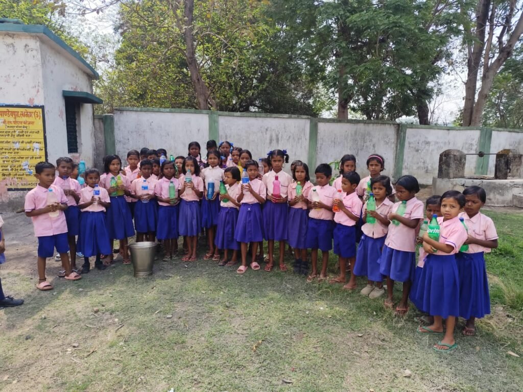 Latehar News:उत्क्रमित प्लस टू उच्च विद्यालय पांडेयपुरा में पेयजल संकट गहराया Latehar News:उत्क्रमित प्लस टू उच्च विद्यालय पांडेयपुरा में पेयजल संकट गहराया