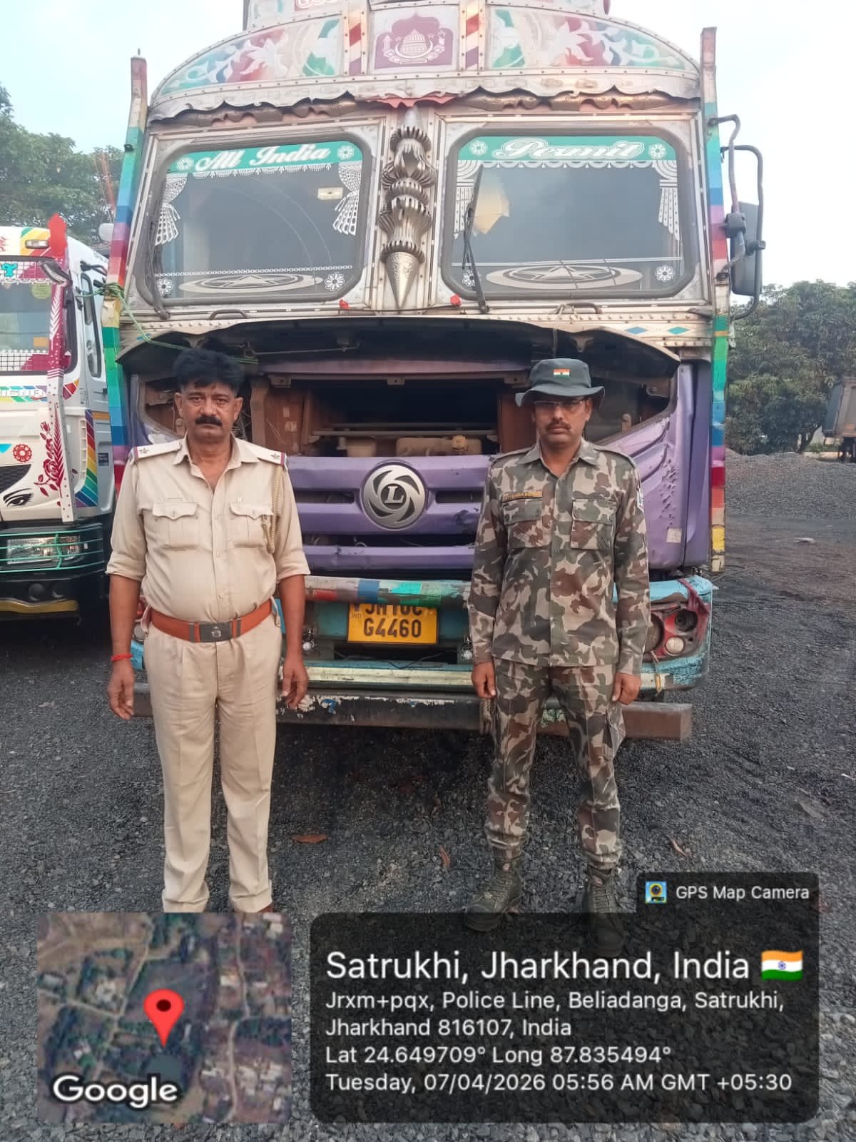 Pakur News:बैगर माइनिंग के छरी लदा ट्रक धराया, ट्रक जब्त Pakur News:बैगर माइनिंग के छरी लदा ट्रक धराया, ट्रक जब्त