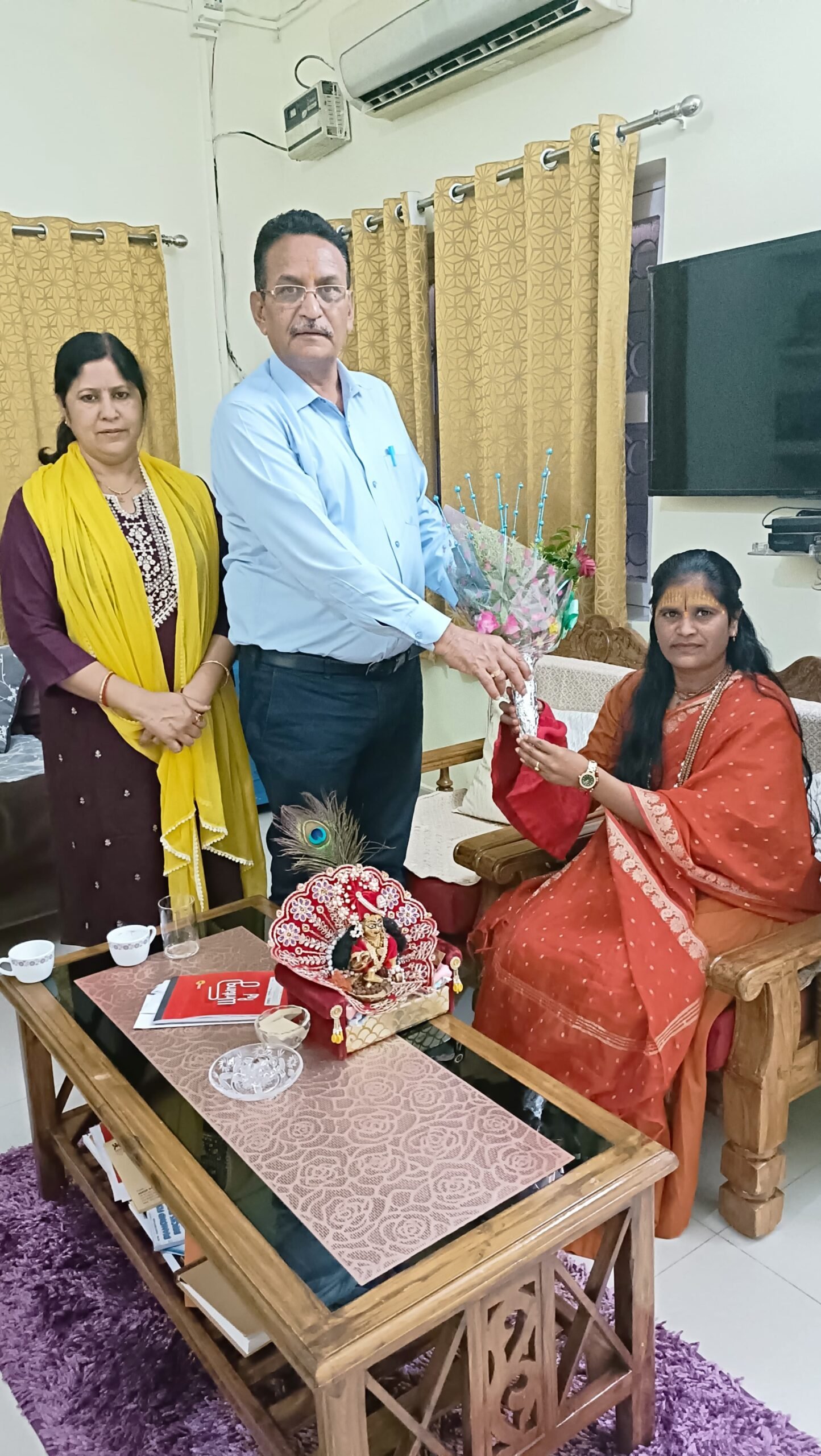 स्वांग कोलियरी परियोजना पदाधिकारी ने कथा प्रवक्ता साध्वी रामायणी जी को किया सम्मानित स्वांग कोलियरी परियोजना पदाधिकारी ने कथा प्रवक्ता साध्वी रामायणी जी को किया सम्मानित