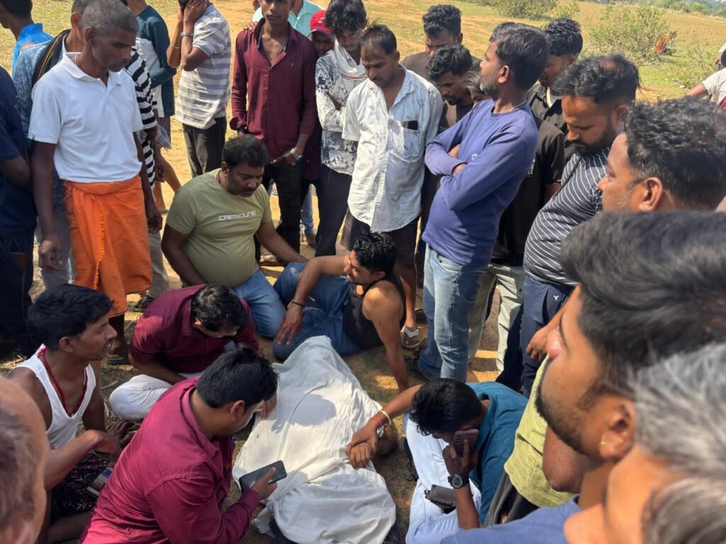 Gumla News:गाँव में घुसे जंगली हाथी के हमले से युवक की दर्दनाक मौत,पूरे क्षेत्र में दहशत Gumla News:गाँव में घुसे जंगली हाथी के हमले से युवक की दर्दनाक मौत,पूरे क्षेत्र में दहशत