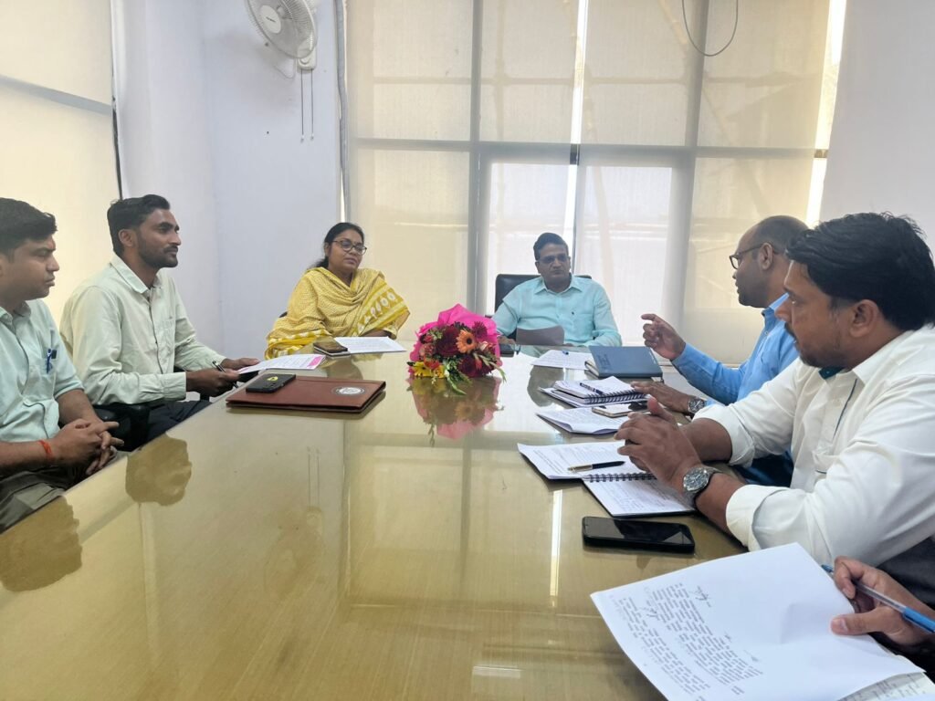राज्यकर्मी स्वास्थ्य बीमा योजना पर JHAROTEF ने सौंपे 19 सुझाव, निदेशक ने दिए शीघ्र कार्रवाई के संकेत राज्यकर्मी स्वास्थ्य बीमा योजना पर JHAROTEF ने सौंपे 19 सुझाव, निदेशक ने दिए शीघ्र कार्रवाई के संकेत