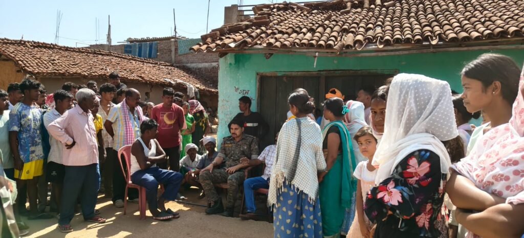 घाघरा बस्ती में थाना प्रभारी ने बैठक कर लोगों को किया जागरूक