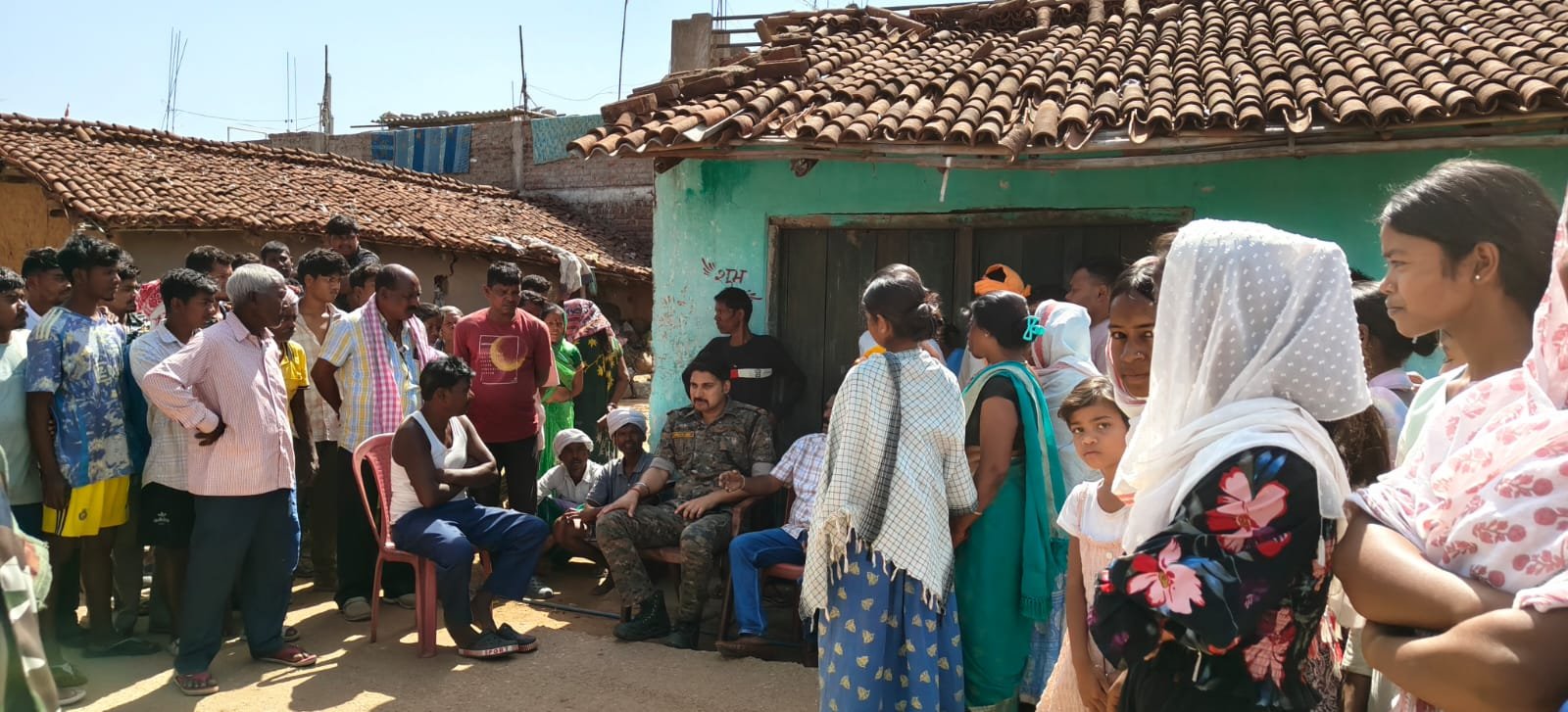 घाघरा बस्ती में थाना प्रभारी ने बैठक कर लोगों को किया जागरूक घाघरा बस्ती में थाना प्रभारी ने बैठक कर लोगों को किया जागरूक