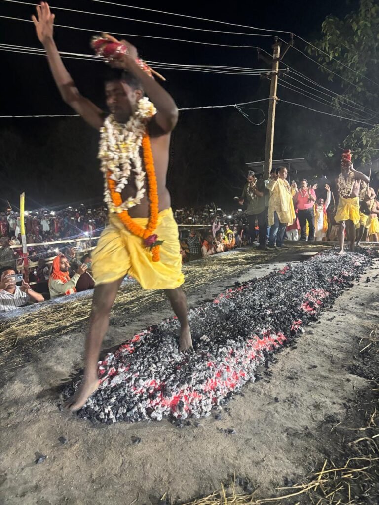 हापामुनी गांव में चल रहे 5 दिवसीय मंडा मेला का हुआ समापन, सैकड़ों श्रद्धालु हुए शामिल हापामुनी गांव में चल रहे 5 दिवसीय मंडा मेला का हुआ समापन, सैकड़ों श्रद्धालु हुए शामिल