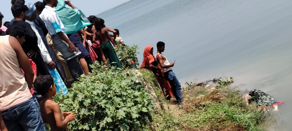 गंगा नदी में तैरता मिला विवाहिता का शव,गले पर धारदार हथियार के निशान से क्षेत्र में सनसनी