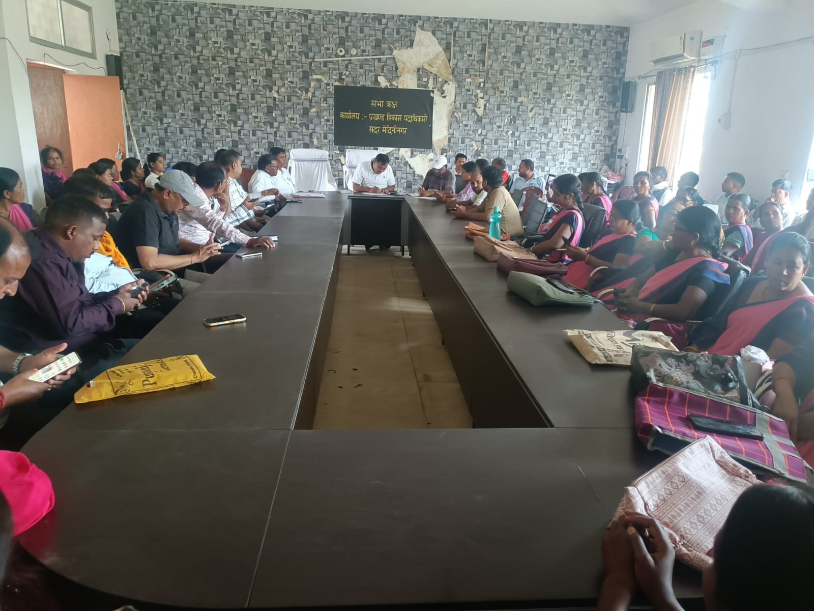 सामाजिक सुरक्षा पेंशन योजना को लेकर सोशल आडिट के लिए बीडीओ सह सीओ ने की बैठक सामाजिक सुरक्षा पेंशन योजना को लेकर सोशल आडिट के लिए बीडीओ सह सीओ ने की बैठक