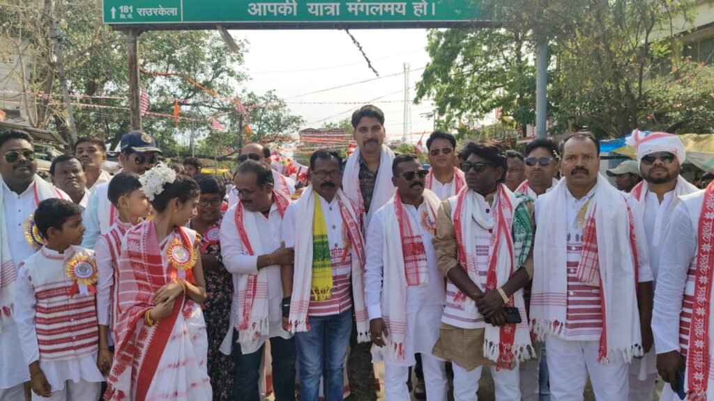 Gumla:घाघरा का सरहुल आज मांदर की गूंज में झूम उठा घाघरा, 220 खोड़ा दलों ने की दमदार प्रस्तुति Gumla:घाघरा का सरहुल आज मांदर की गूंज में झूम उठा घाघरा, 220 खोड़ा दलों ने की दमदार प्रस्तुति