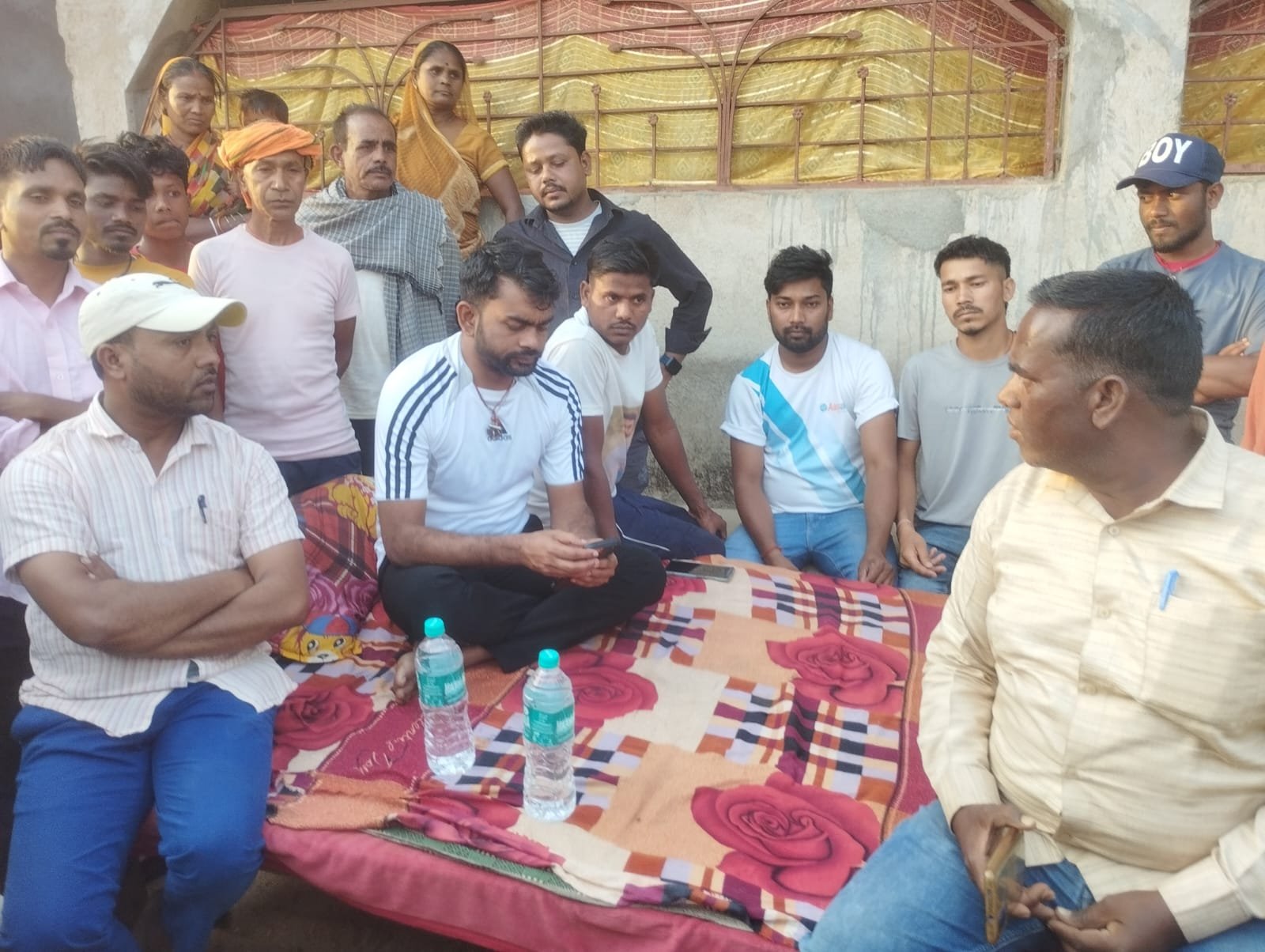 दुबई में मृत प्रवासी मजदूर के परिजनों से मिले जयराम कुमार महतो