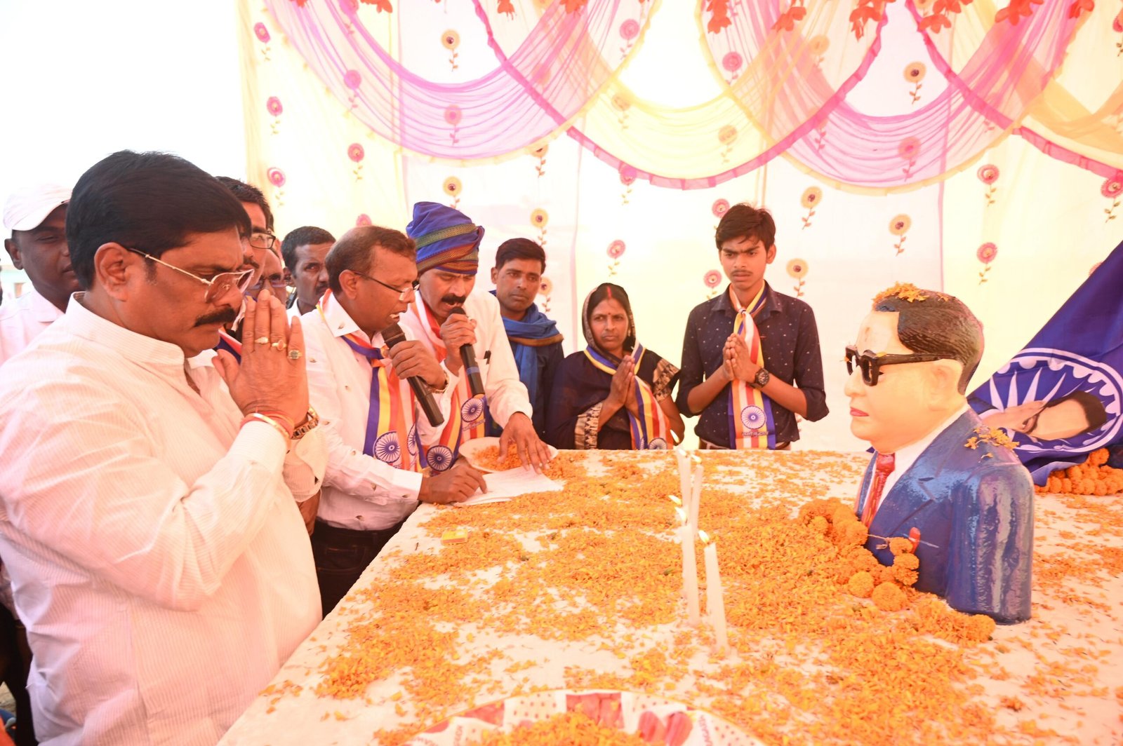 गोमिया में धूमधाम से मनी अंबेडकर जयंती,मंत्री योगेंद्र प्रसाद ने कई गांवों में लिया हिस्सा