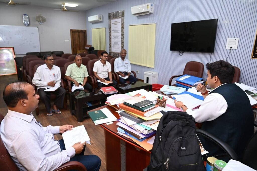 पाकुड़ में विकास कार्यों को मिलेगी रफ्तार,भू-अर्जन मामलों में तेजी के निर्देश