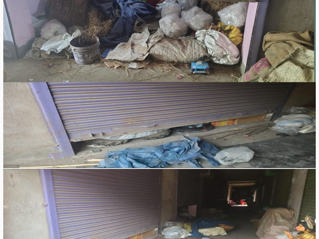 सिमरिया चौक में बड़ी चोरी, 7 दुकानों के शटर काट लाखों की संपत्ति ले उड़े चोर सिमरिया चौक में बड़ी चोरी, 7 दुकानों के शटर काट लाखों की संपत्ति ले उड़े चोर