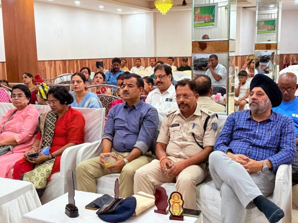 Jharkhand News:आईपीएस निधी द्विवेदी ने समाजसेवी व पत्रकारों को किया सम्मानित Jharkhand News:आईपीएस निधी द्विवेदी ने समाजसेवी व पत्रकारों को किया सम्मानित