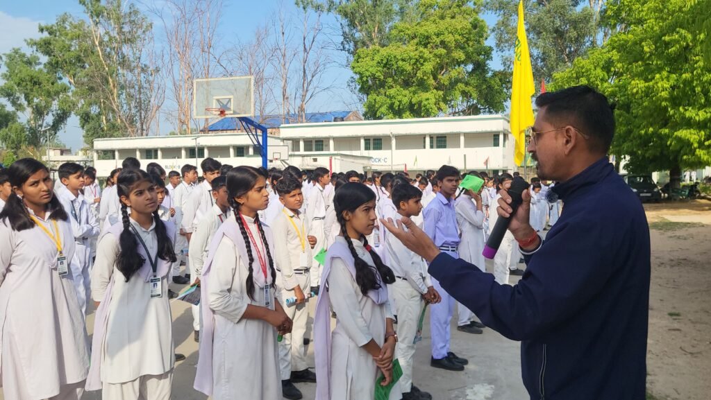 Latehar News:ऑन स्पॉट दोपहिया/भारी वाहनों को किया गया जागरूक एवं चालान Latehar News:ऑन स्पॉट दोपहिया/भारी वाहनों को किया गया जागरूक एवं चालान