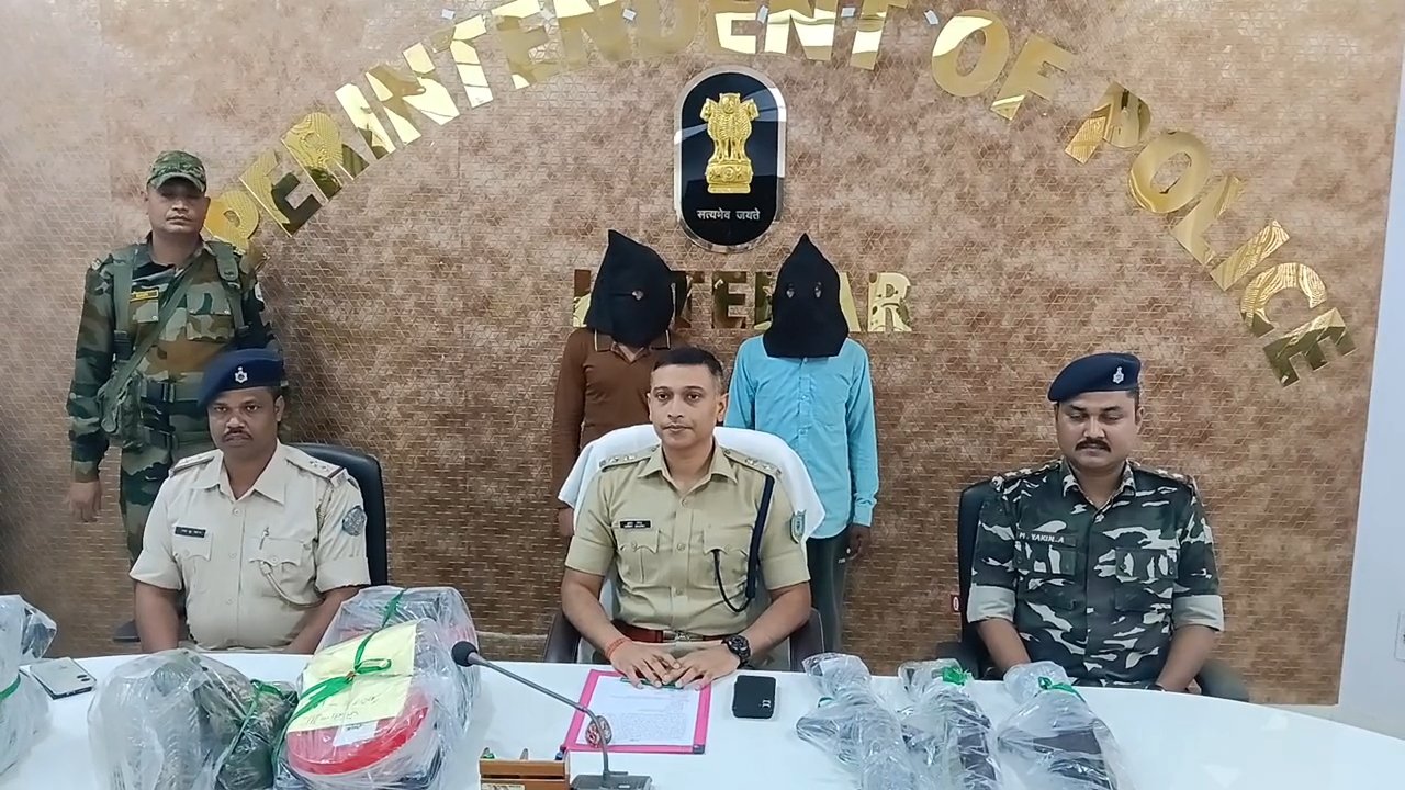 लातेहार में नक्सलियों पर पुलिस का बड़ा एक्शन,दो उग्रवादी गिरफ्तार, भारी मात्रा में हथियार बरामद