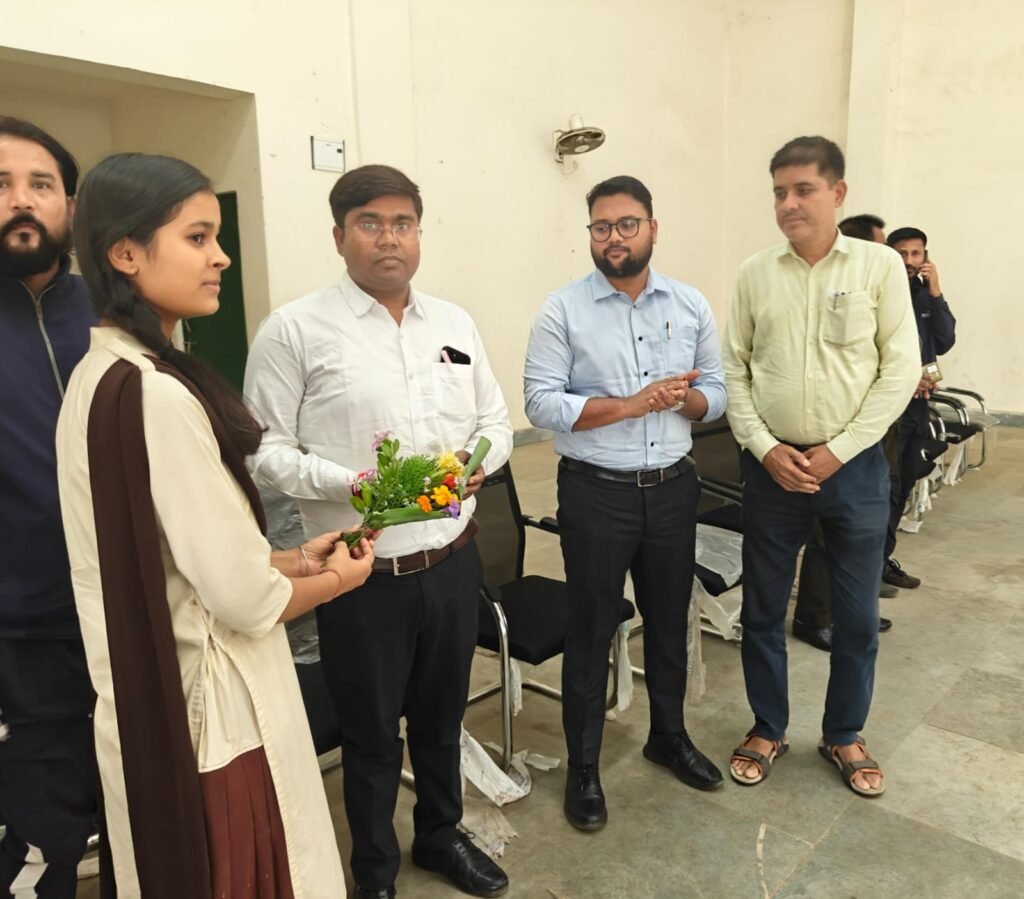 लातेहार में सड़क सुरक्षा जागरूकता कार्यक्रम, विद्यार्थियों को बताए गए गोल्डन रूल्स लातेहार में सड़क सुरक्षा जागरूकता कार्यक्रम, विद्यार्थियों को बताए गए गोल्डन रूल्स