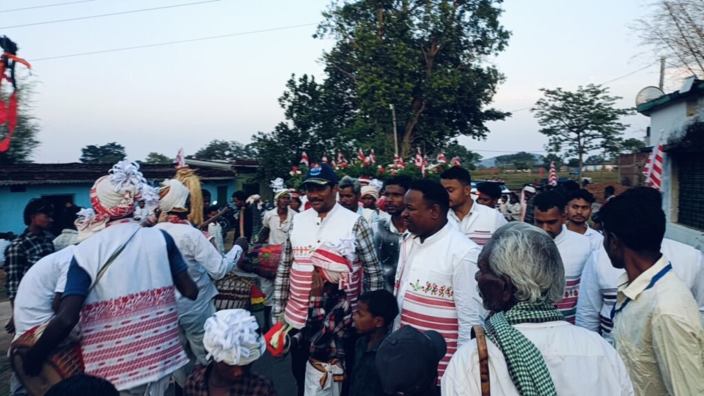 जेठ जतरा पर कार्यक्रम का हुआ आयोजन,सीआरपीएफ डीआईजी हुए शामिल