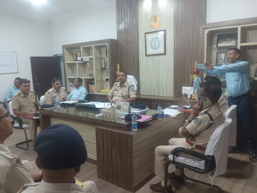 बेरमो में क्राइम मीटिंग: महिला सुरक्षा और अपराध नियंत्रण पर सख्त निर्देश बेरमो में क्राइम मीटिंग: महिला सुरक्षा और अपराध नियंत्रण पर सख्त निर्देश