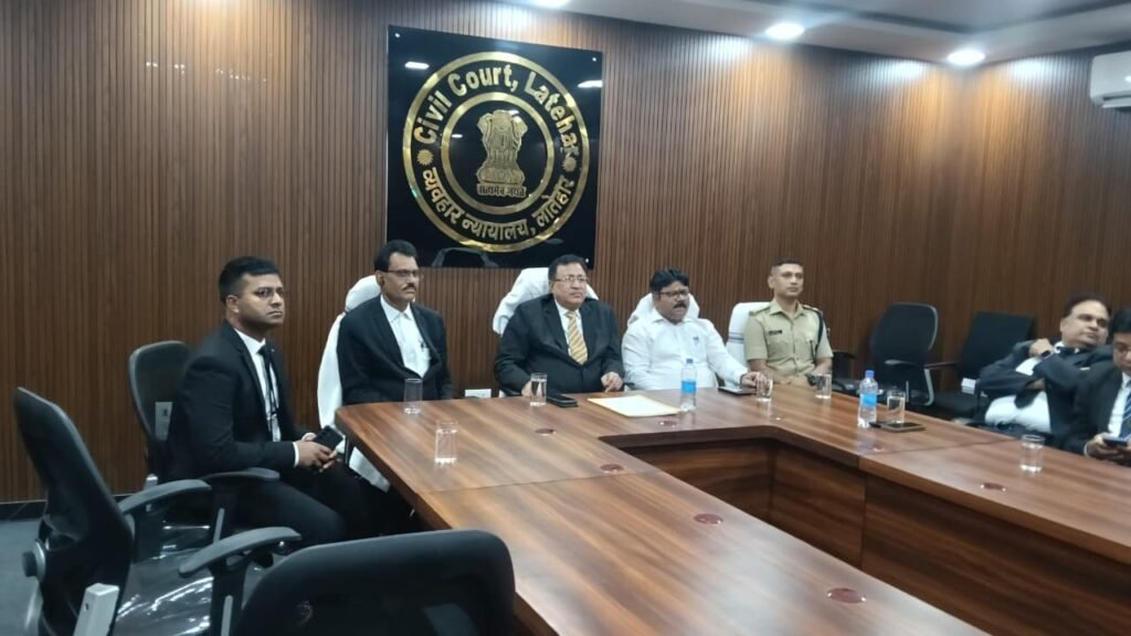 लातेहार में राष्ट्रीय लोक अदालत का आयोजन, 15,334 मामलों का निपटारा